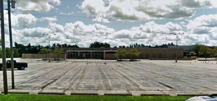 K-Mart (Kmart) - Essexville - 1377 W Center Ave (newer photo)